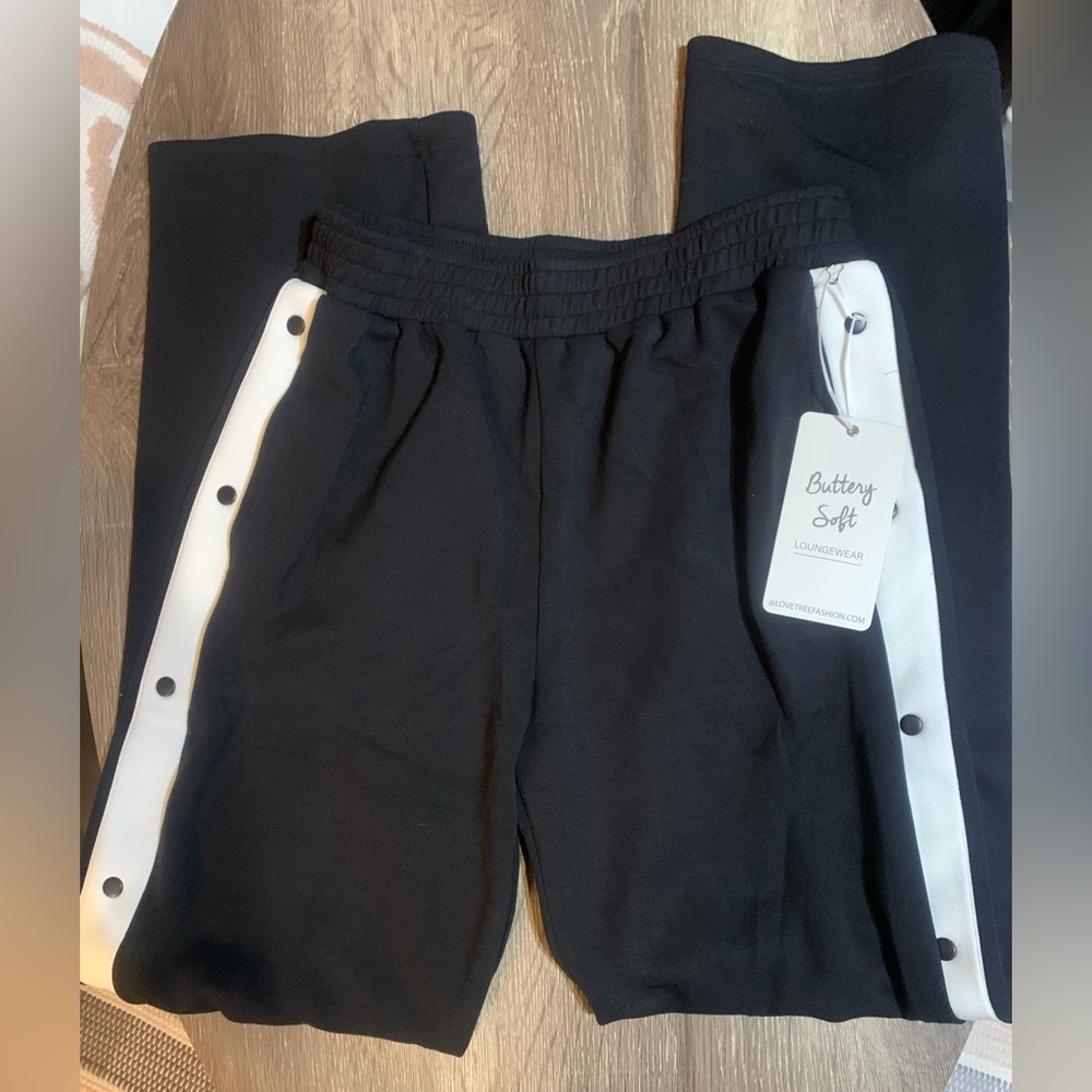 Lovetree  Buttery Soft High-Rise Women’s Black & White Joggers Size Medium NWT